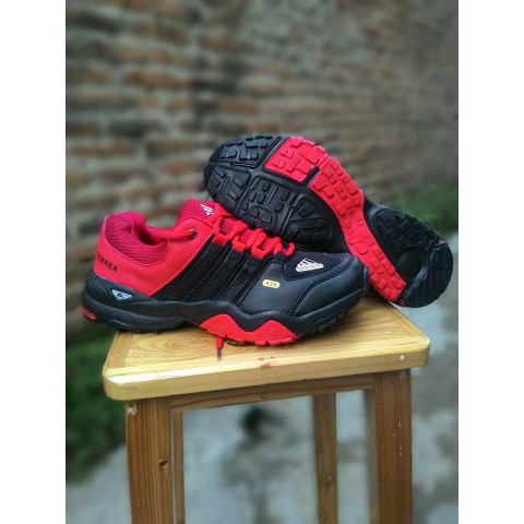 SALE sepatu sport outdoor sepatu adidas outdoor
