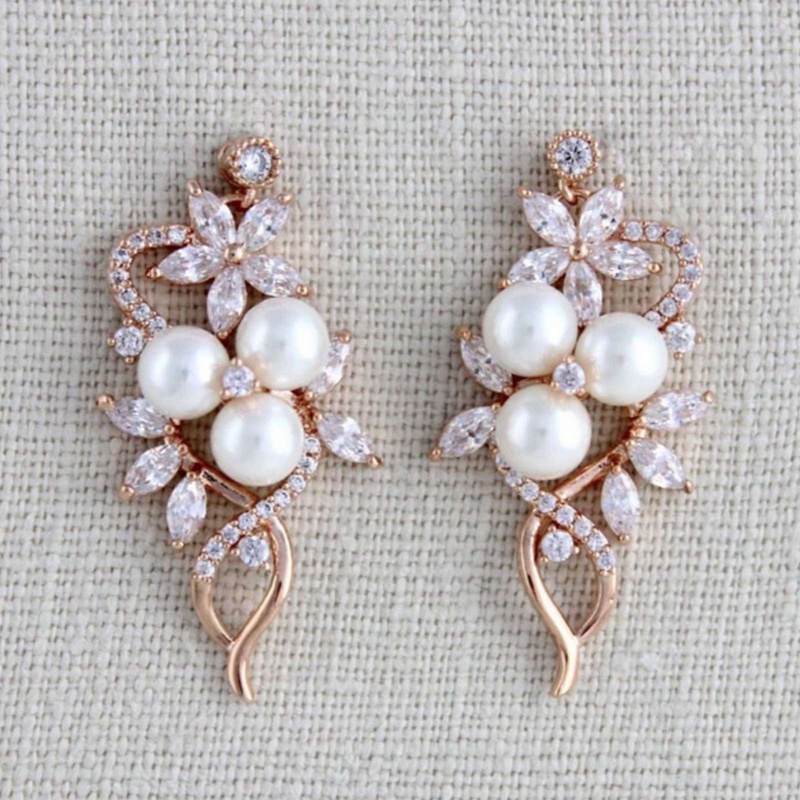 Fancyqube 1 Pasang Anting Desain Bunga Anggur Aksen Mutiara Kristal Berlian Imitasi Untuk Wanita