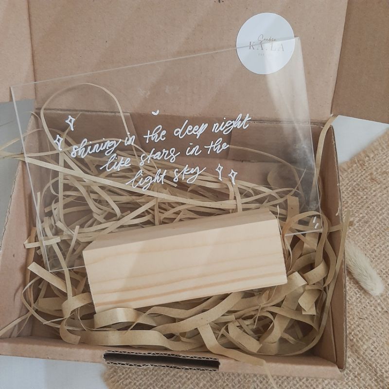 

Gift Tulisan dan Gambar Acrylic Best Seller