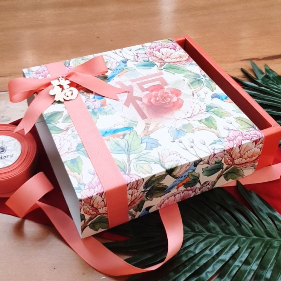 

BOX HAMPERS CNY PREMIUM 23 X 23 X 7 CM min order 10 pcs