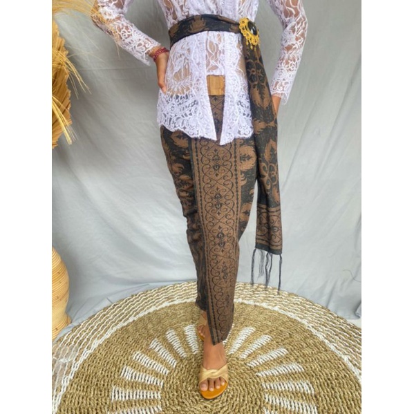 Kebaya Bali By Ani Kamen Jadi Denim Strait + Selendang