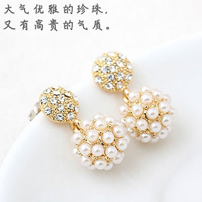 LRC Anting Tusuk Vera White Exquisite Ball Shape A29309