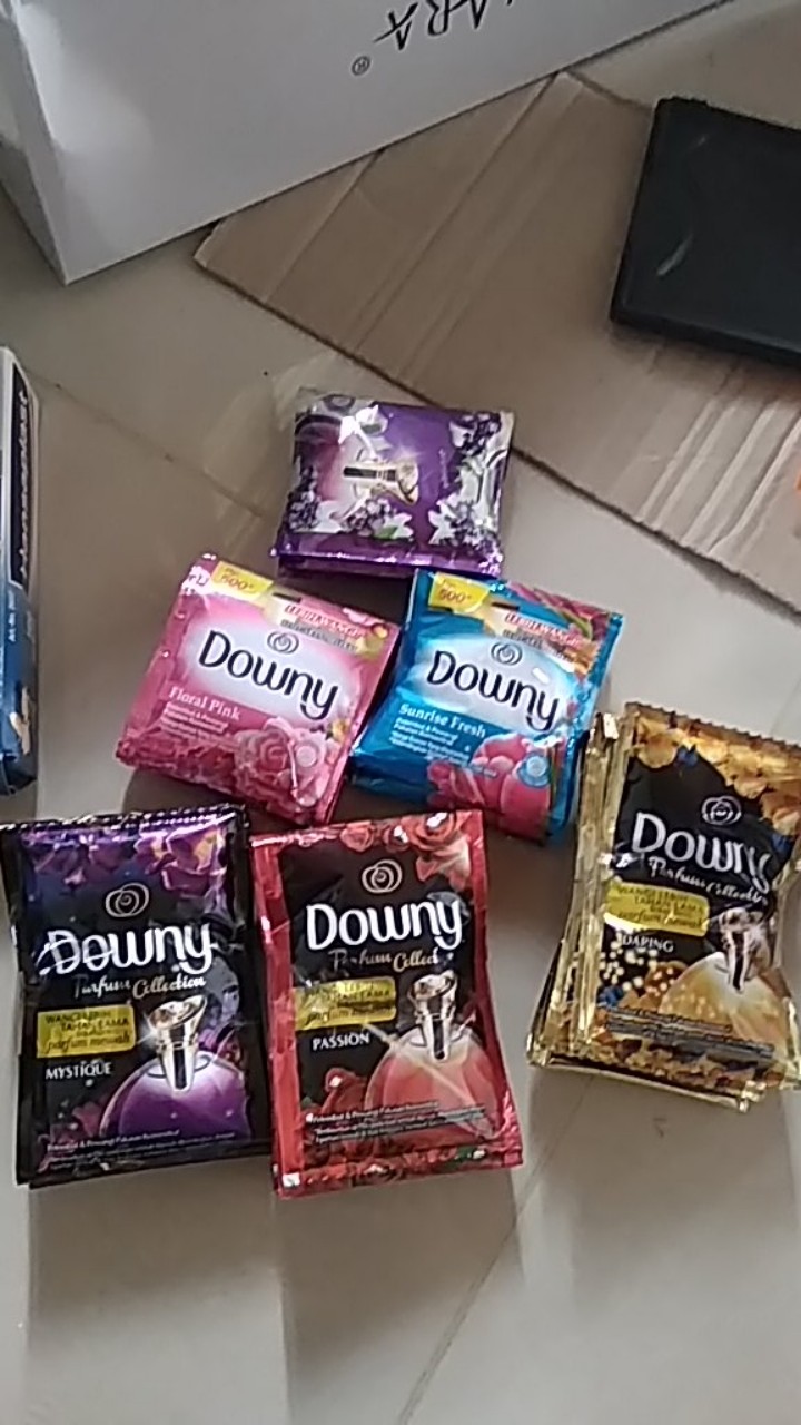 Downy Pelembut & Pewangi Floral Pink Sachet Pack 6s X 10ml