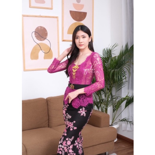 Set Kebaya Bali Semi Italy Mawar dengan Rok Mermaid/Duyung