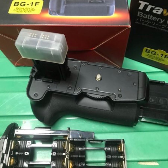 Travor Batre Grip for Canon EOS 550D/600D/650D/700D