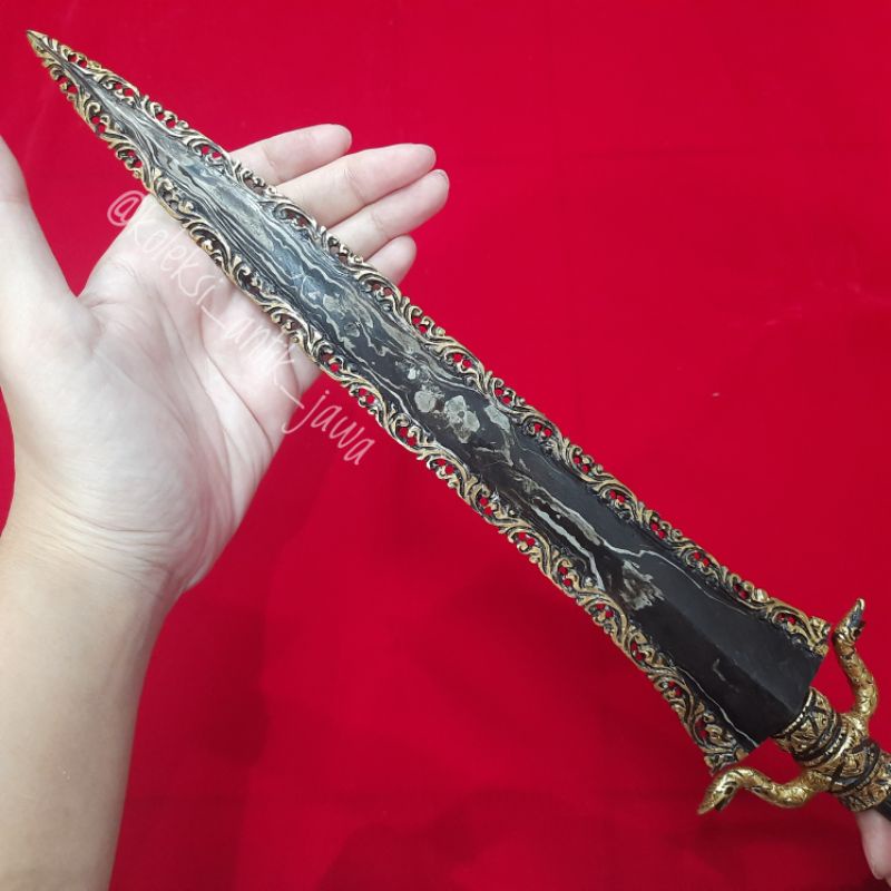 Pusaka Tombak Pamor Kinatah Kuningan