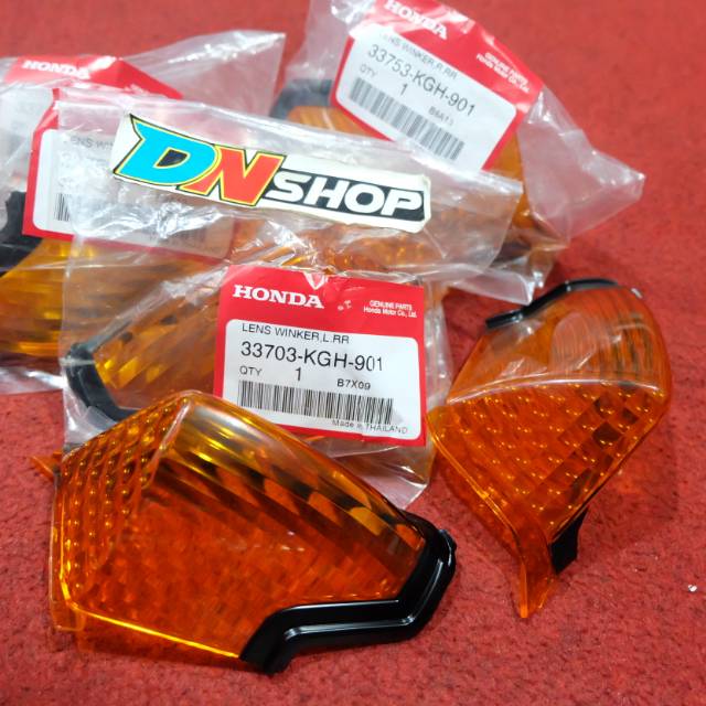 Mika sein lampu belakang sonic125 original honda thailand