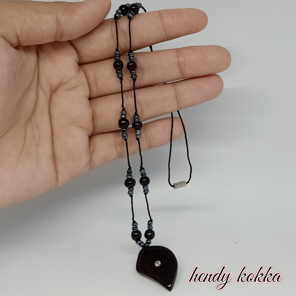 Kalung kokka kaukah daun manik hitam