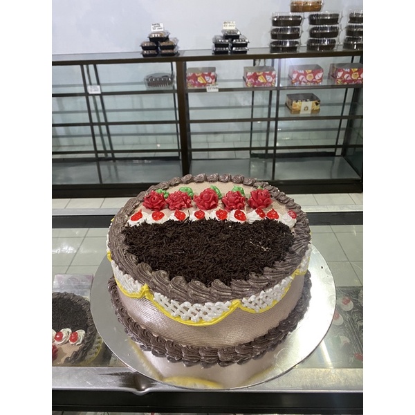 

KUE TART LAPIS SURABAYA UKURAN 26 CM MODEL 5