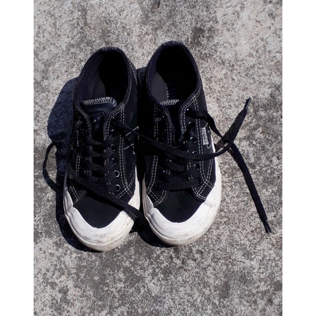 Sepatu Sneakers Pria Lokal Original - Saint Barkley