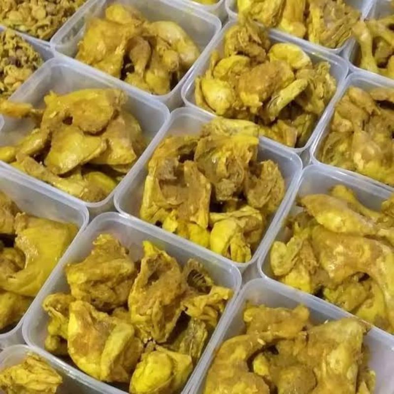 

Ayam unhkep bumbu kuning 1 ekor