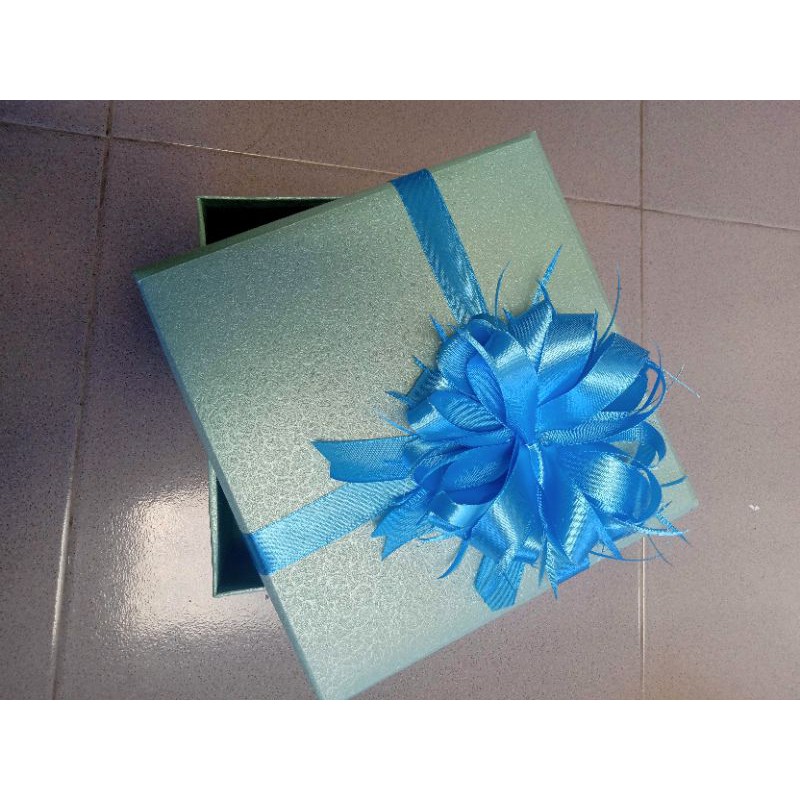 

Kotak Kado 20x20x t.10 cm Gift Box