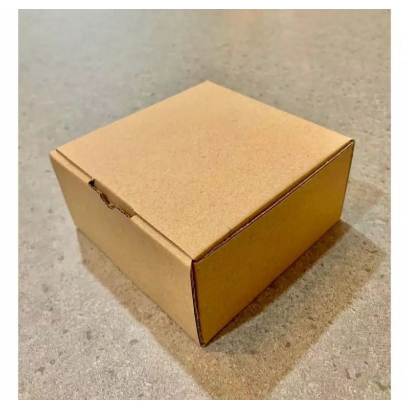 

Kardus polos / box kado ulang tahun