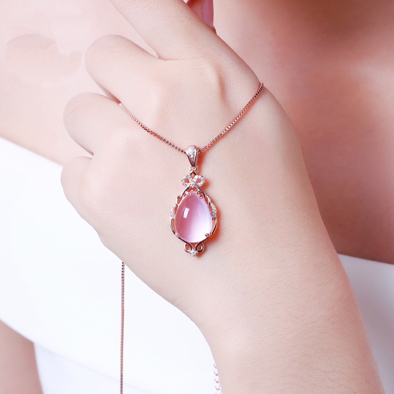 [Ready Stock]Fashion Silver Plated Necklace Inlaid with Rose Quartz Pendant