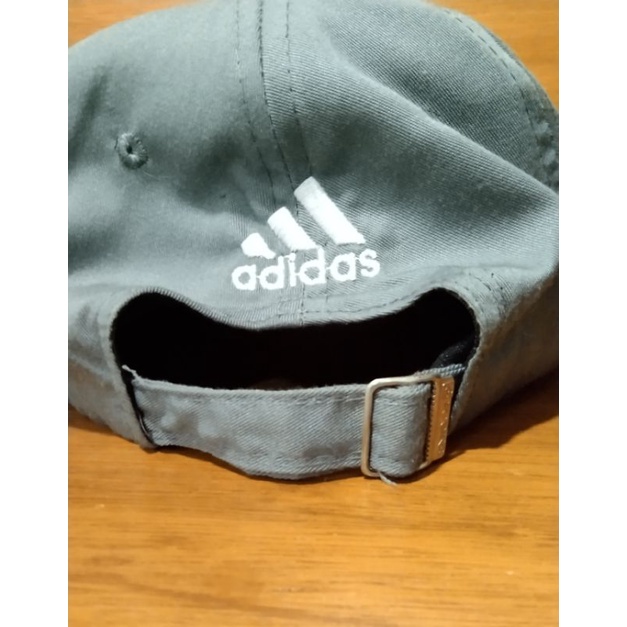 topi pet adidas