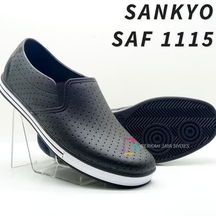 sepatu pria sneakers slip on hitam casual keren karet kerja anti air pantofel sepatu pria kerja hita