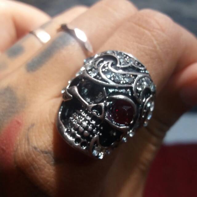 Cincin tengkorak