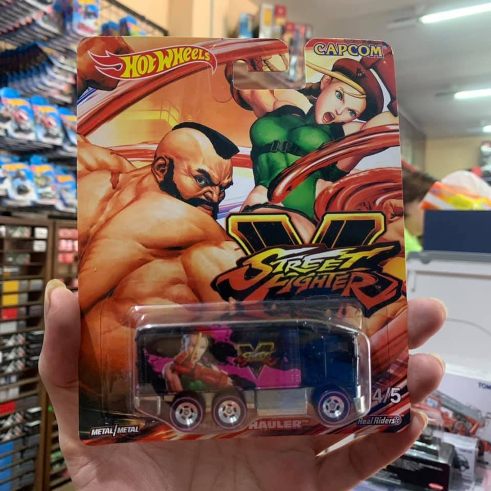 Hotwheels Premium Street Fighter Hiway Hauler