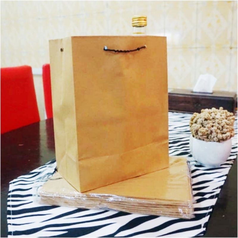 

PAPERBAG POLOS COKLAT CRAFT BISA SABLON UKURAN 20 X 11 X 25 CM GOODIE BAG TAS BAJU OLSHOP PAKAIAN