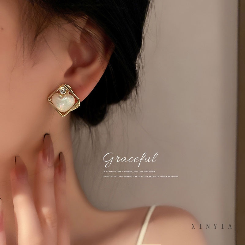 Anting Bentuk Hati Aksen Mutiara Bahan Alloy Gaya Korea Untuk Wanita
