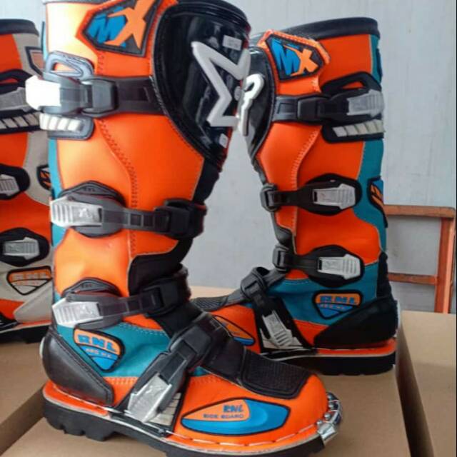 SEPATU CROSS RNL GESPER 4