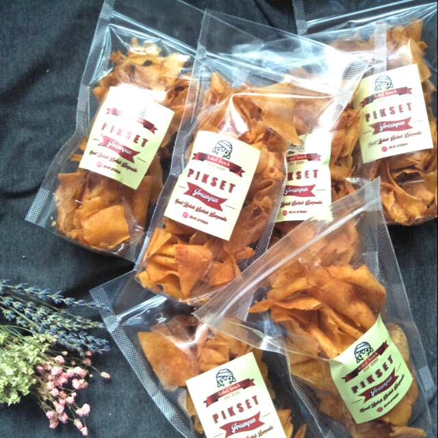 

Pikset (Keripik Setan/Keripik singkong pedas) Priangan