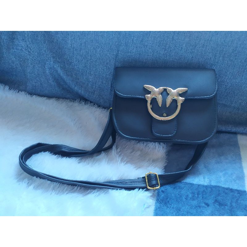 TAS WANITA/ TAS SELEMPANG HITAM/ TAS SELEMPANG KEREN