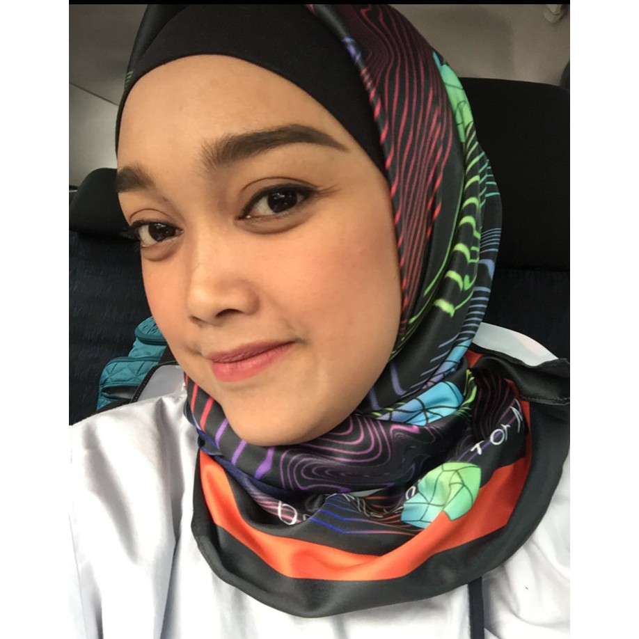SCARF HIJAB SQUARE GALAXY SEMESTA SATIN PREMIUM *bukan* KAMIDEA HEAVENLIGHT RIAMIRANDA HITAM CANTIK
