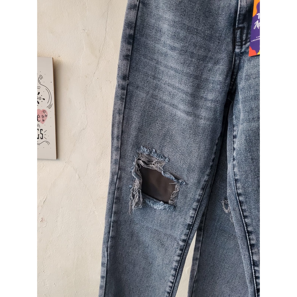 Weki Celana Jeans Boyfriend Ripped Rossie With Furing