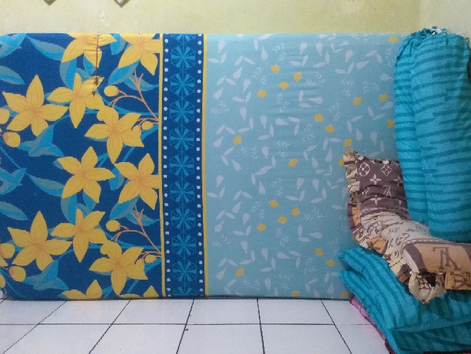 Sprei Aloha Uk. King (180x200)cm & Uk. Queen (160x200)cm Motif Bunga Nuansa Orange Ungu