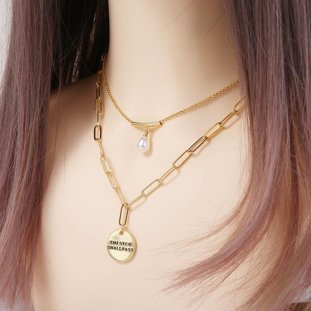 Mxbeauty Double Layered Chocker Gold Temperamen Huruf Koin Liontin Perhiasan Pesta Mutiara Imitasi Grils Hadiah Mutiara Rantai Klavikula