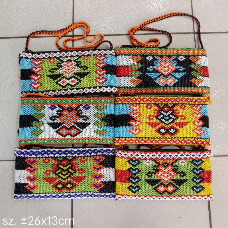 Tas Selempang Manik Kalimantan