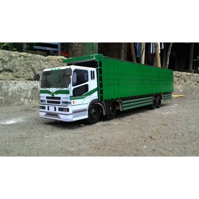 Miniatur truck FUSO super Great Trintin