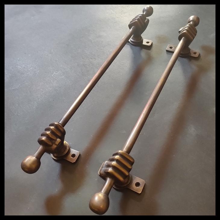 HANDLE PINTU RUMAH KUNINGAN MOTIF TANGAN KECIL 37 CM