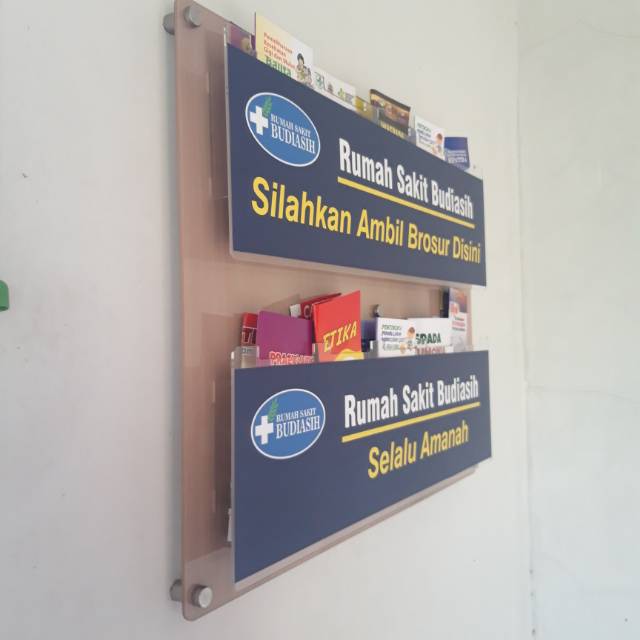 AkrilikTempat Leaflet Ukuran Besar