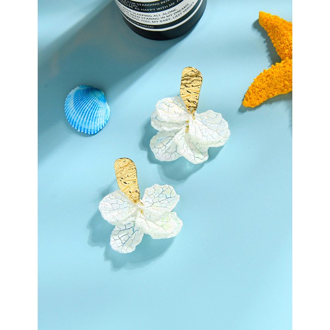 LRC Anting Tusuk Fashion Golden Flower Irregular Concave Alloy Stud Earrings K04290