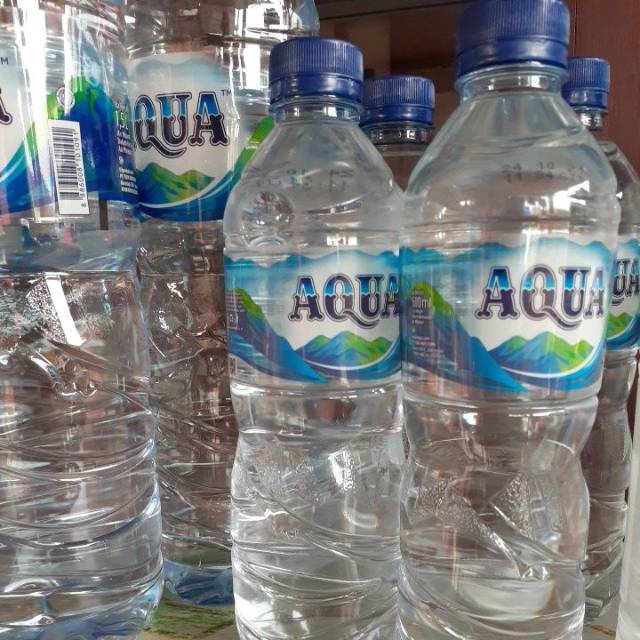 

Aqua botol sedang 600ml