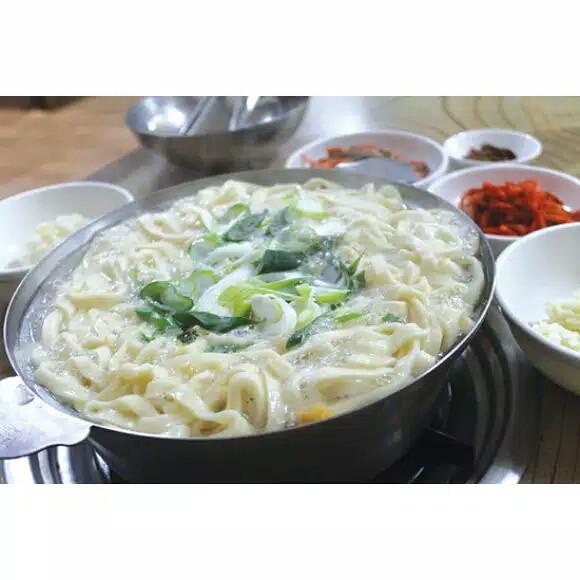 

MI KERING KAL GUKSU /WHEAT NOODLE THICK SQUARE 650GR