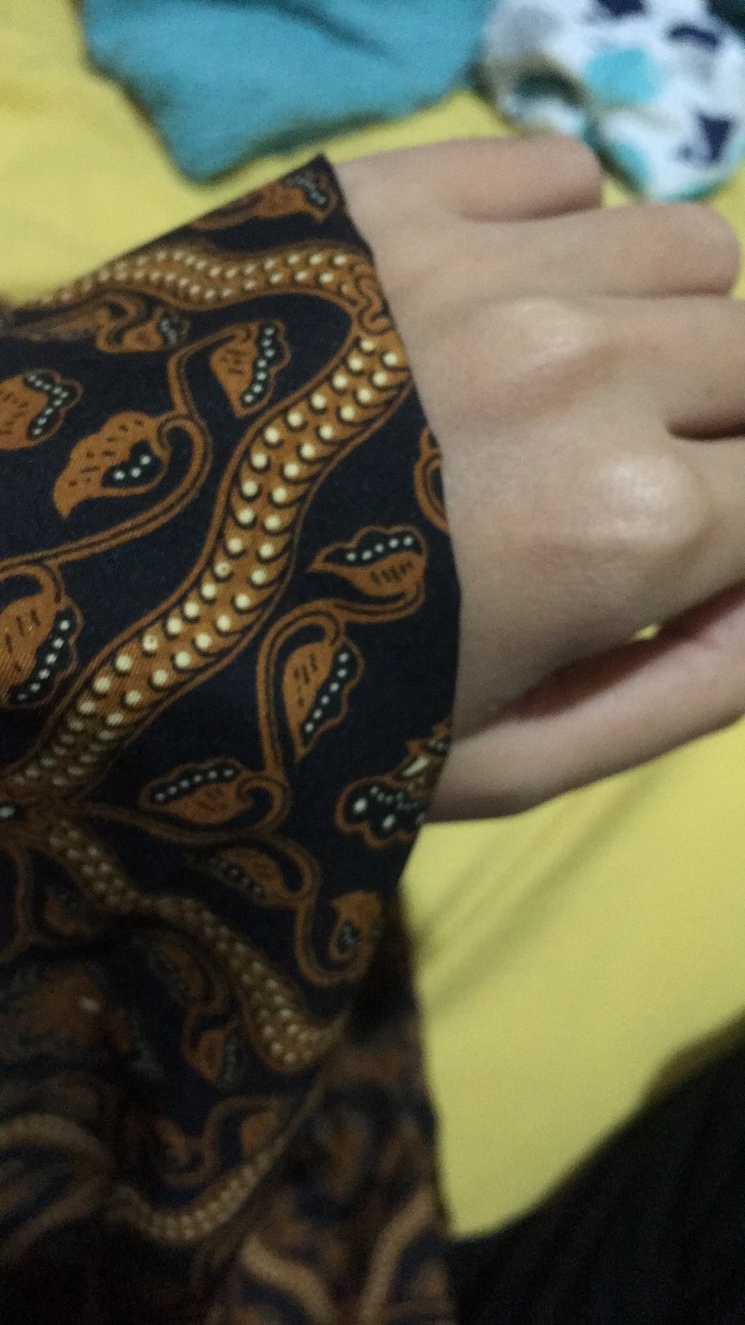 Rok Plisket Sidoluhur / Kotak Hitam Baru Dan Kemeja Batik Couple / Sarimbit