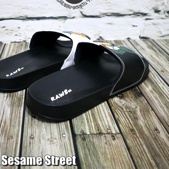 ❀ PGS Sendal Kaws x Sesame Street Slide Sport Hitam Sandal Jelly Slop Pria Wanita Import Flip Flop ❊