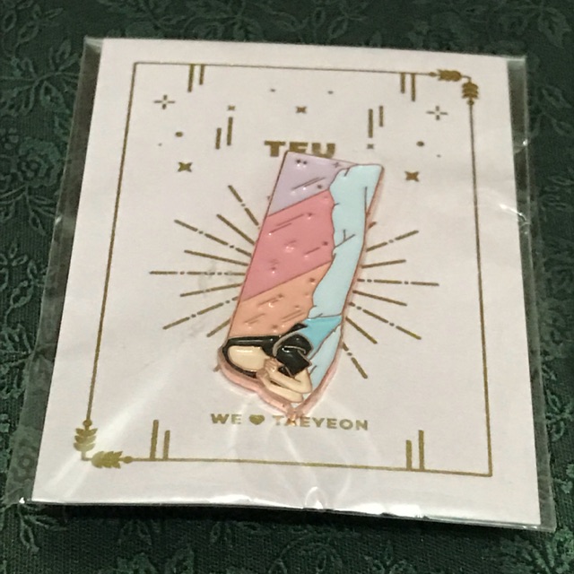 taeyeon halloween party goods_Metal Badge Taeyeon