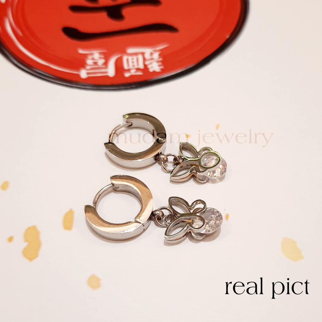 Anting Jepit Titanium Juntai Kupu - Kupu Hollow Dengan Diamond Artifisial