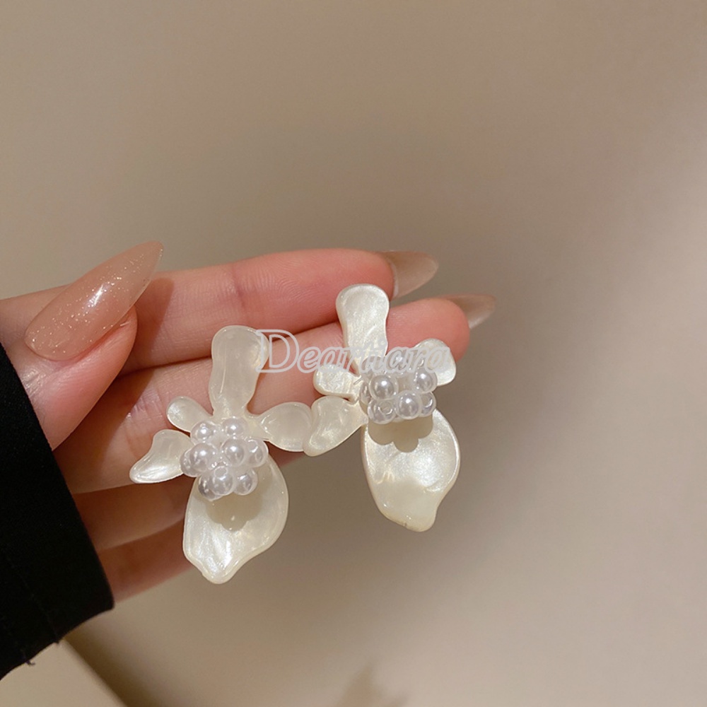 Anting Desain Bunga Aksen Mutiara Untuk Wanita