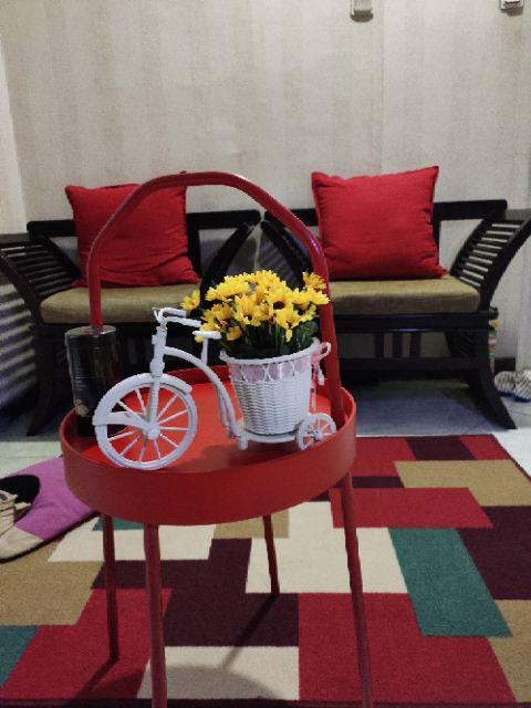 Set Bunga Plastik Matahari Kuntum Dengan Sepeda Rotan Besar