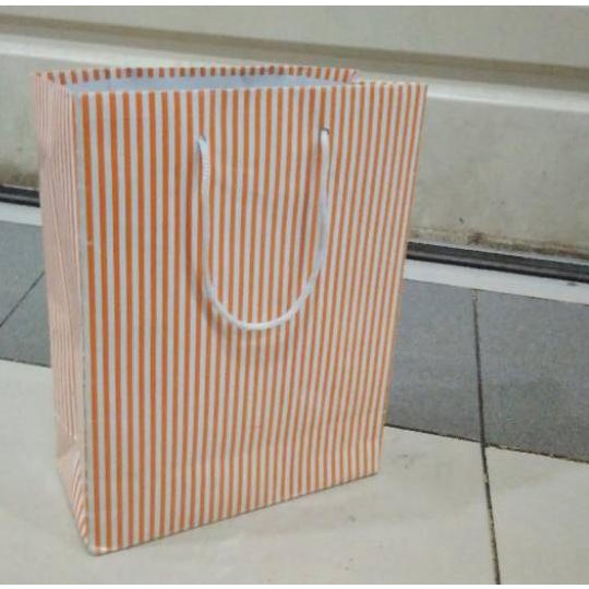 

℗ Paper bag buku salur dan (isi 12pcs) ➦