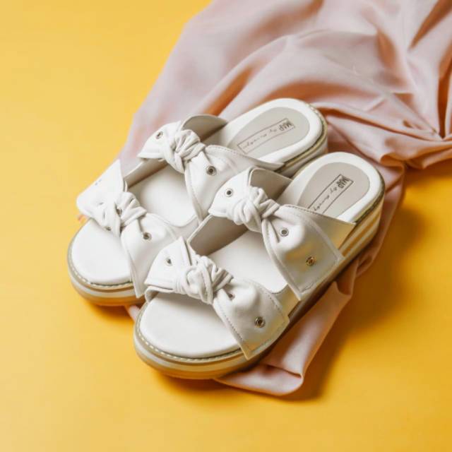 

K. L Off White by Map by Marshya
