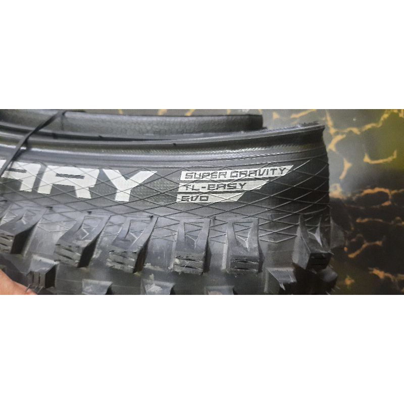 schwalbe magic mary super gravity 27.5/2.60