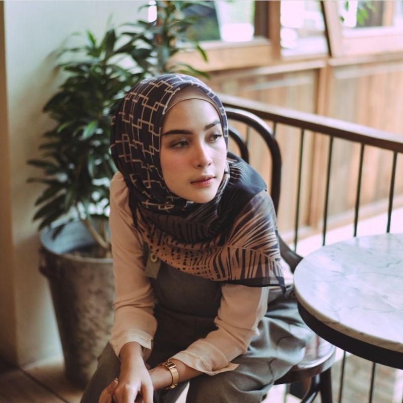 PRELOVED Mayka Scarf by Louisaluna