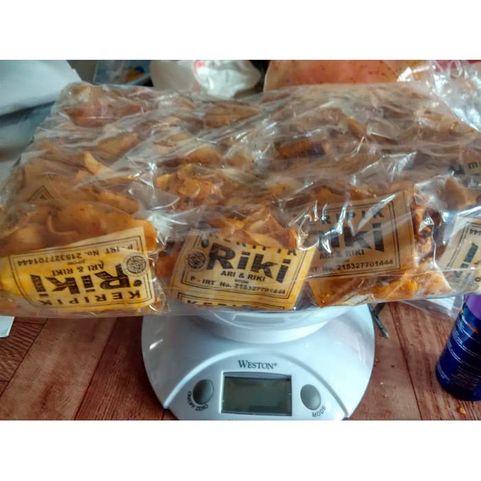 

Terbaru Keripik setan/ Keripik Super Pedas RIKI (asli) eceran kecil Terbatas