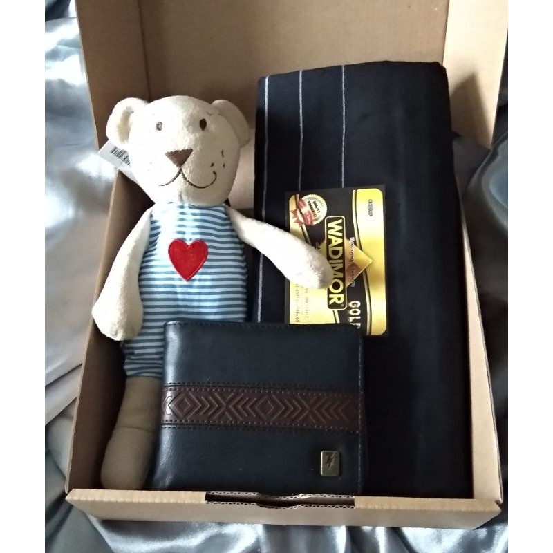 Kado Ulang Tahun Anniversary Hampers pacar gift Boneka Dompet sarung